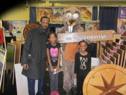 Family picture with beaver mascot
